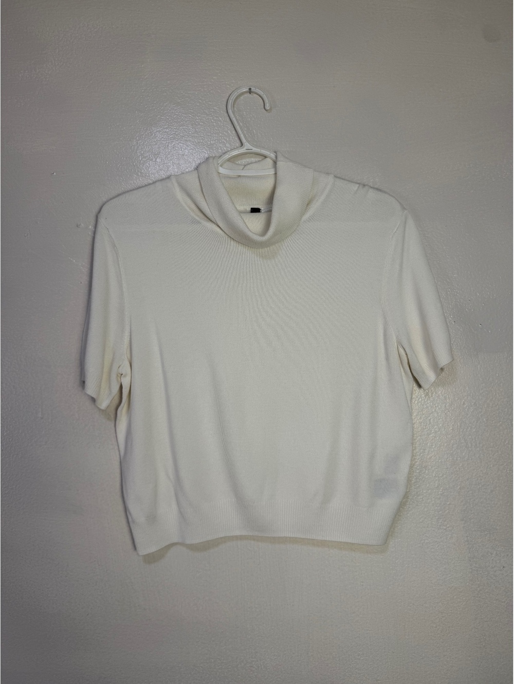 H&M Divided Cream Short Sleeve Turtleneck Sweater Size L